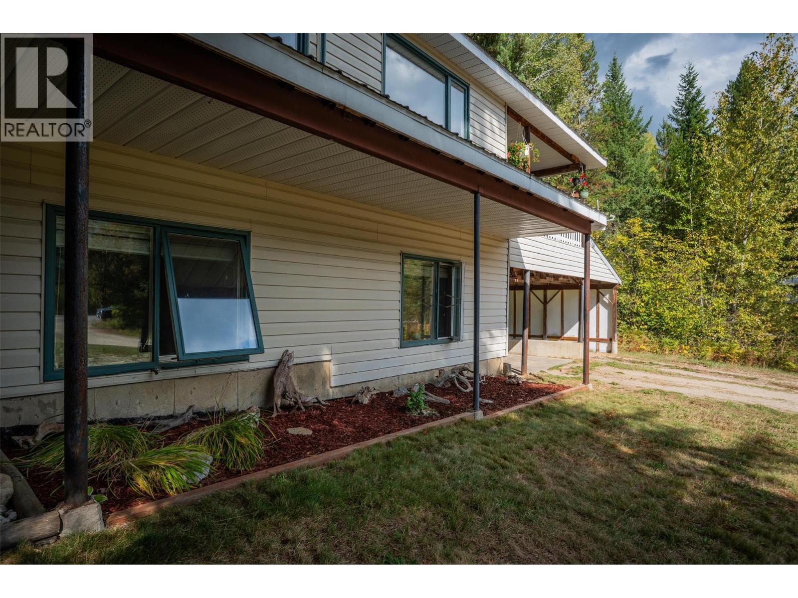 3755 Krestova Cemetery Road, Krestova, British Columbia  V0G 1H2 - Photo 4 - 10364368