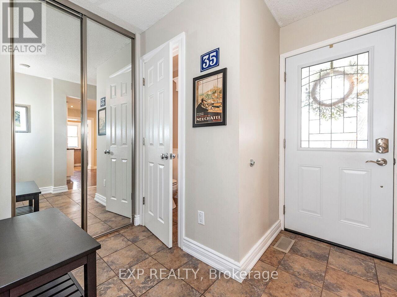 35 - 35 Neuchatel Place, Mississauga (Meadowvale), Ontario  L5N 6A7 - Photo 3 - W12442646