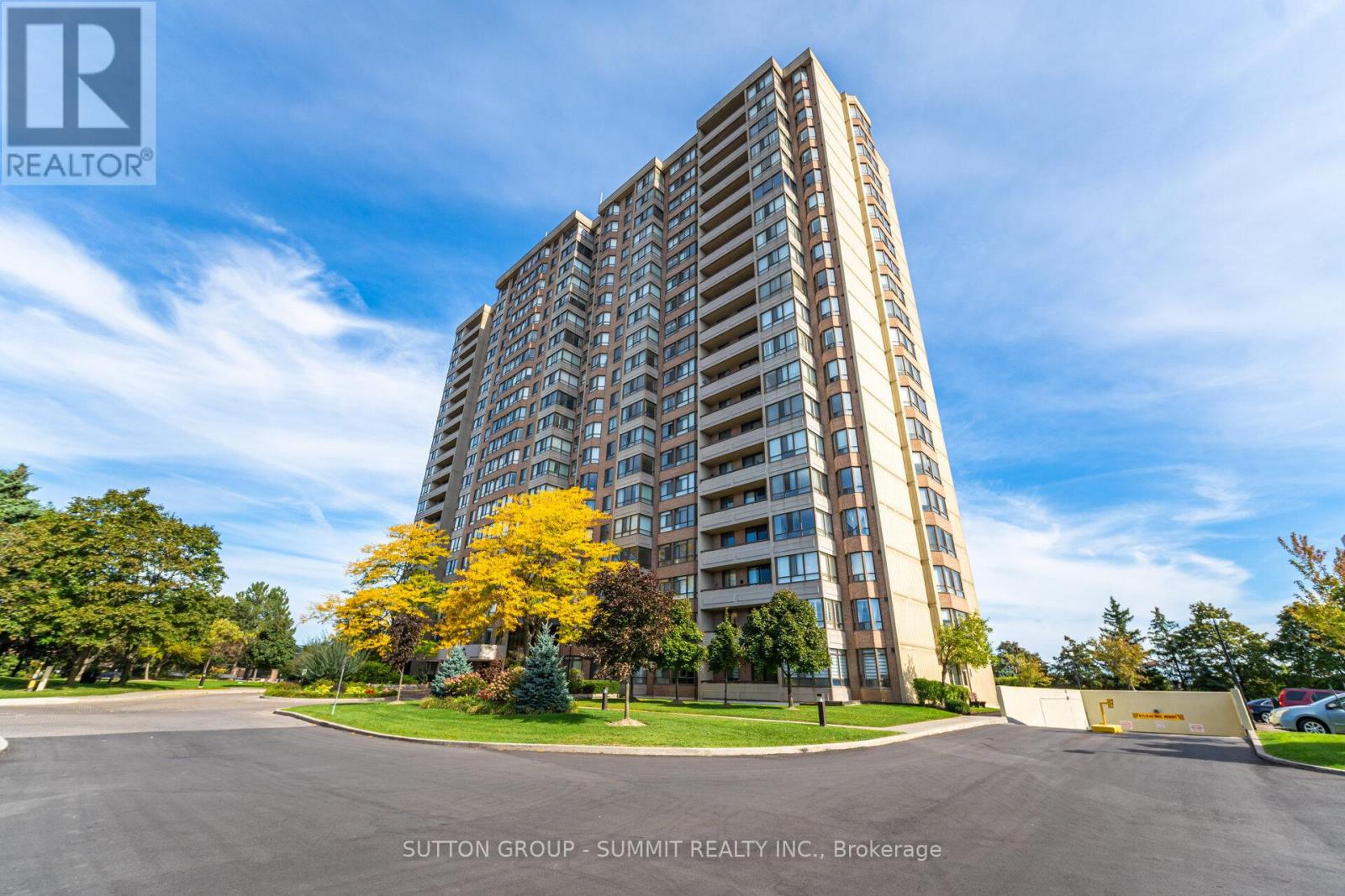 1005 - 100 County Court Boulevard, Brampton (Fletcher's Creek South), Ontario  L6W 3X1 - Photo 1 - W12442650