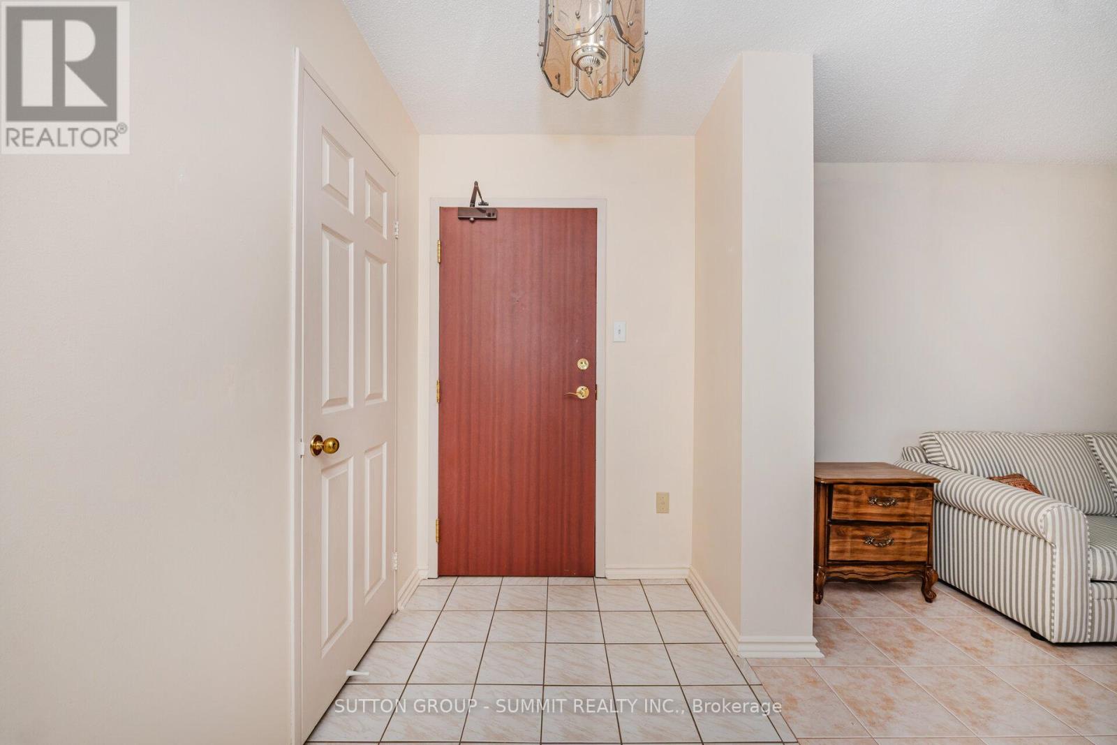 1005 - 100 County Court Boulevard, Brampton (Fletcher's Creek South), Ontario  L6W 3X1 - Photo 6 - W12442650