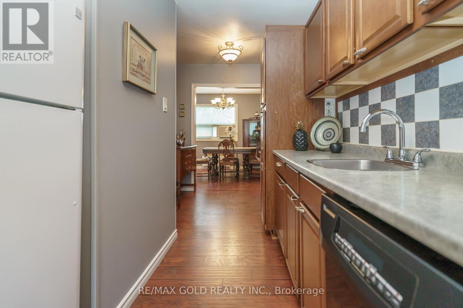 9 Gladstone Square, Brampton (Northgate), Ontario  L6S 2H5 - Photo 17 - W12442664