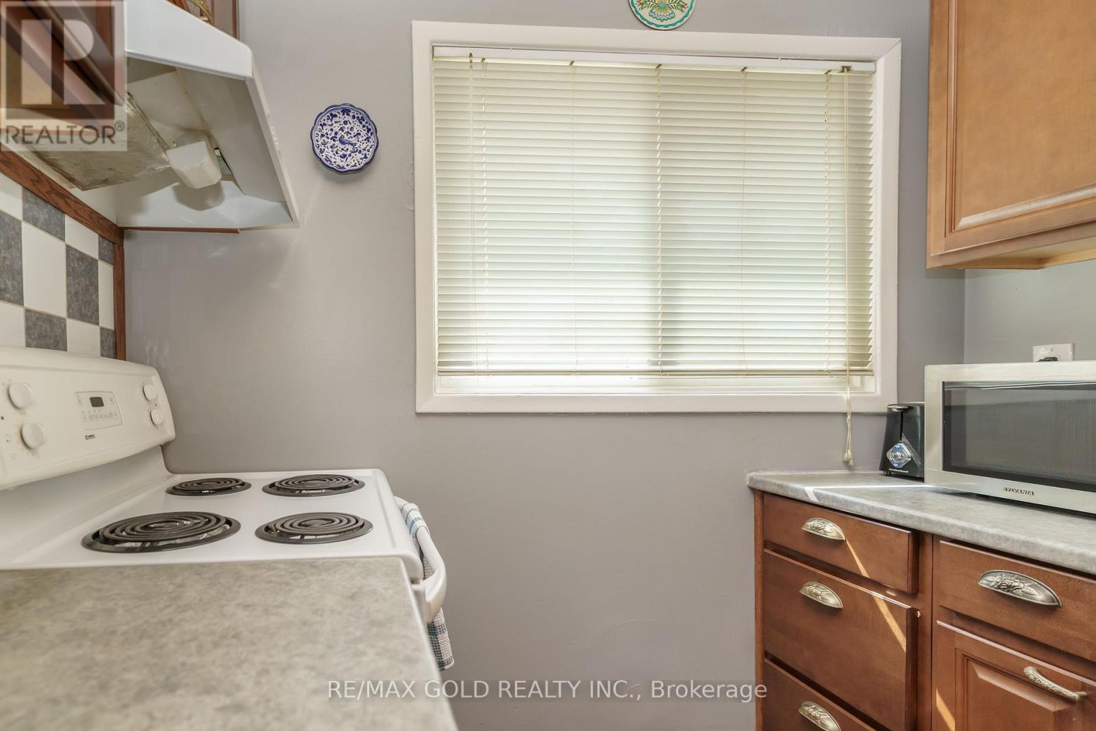 9 Gladstone Square, Brampton (Northgate), Ontario  L6S 2H5 - Photo 18 - W12442664