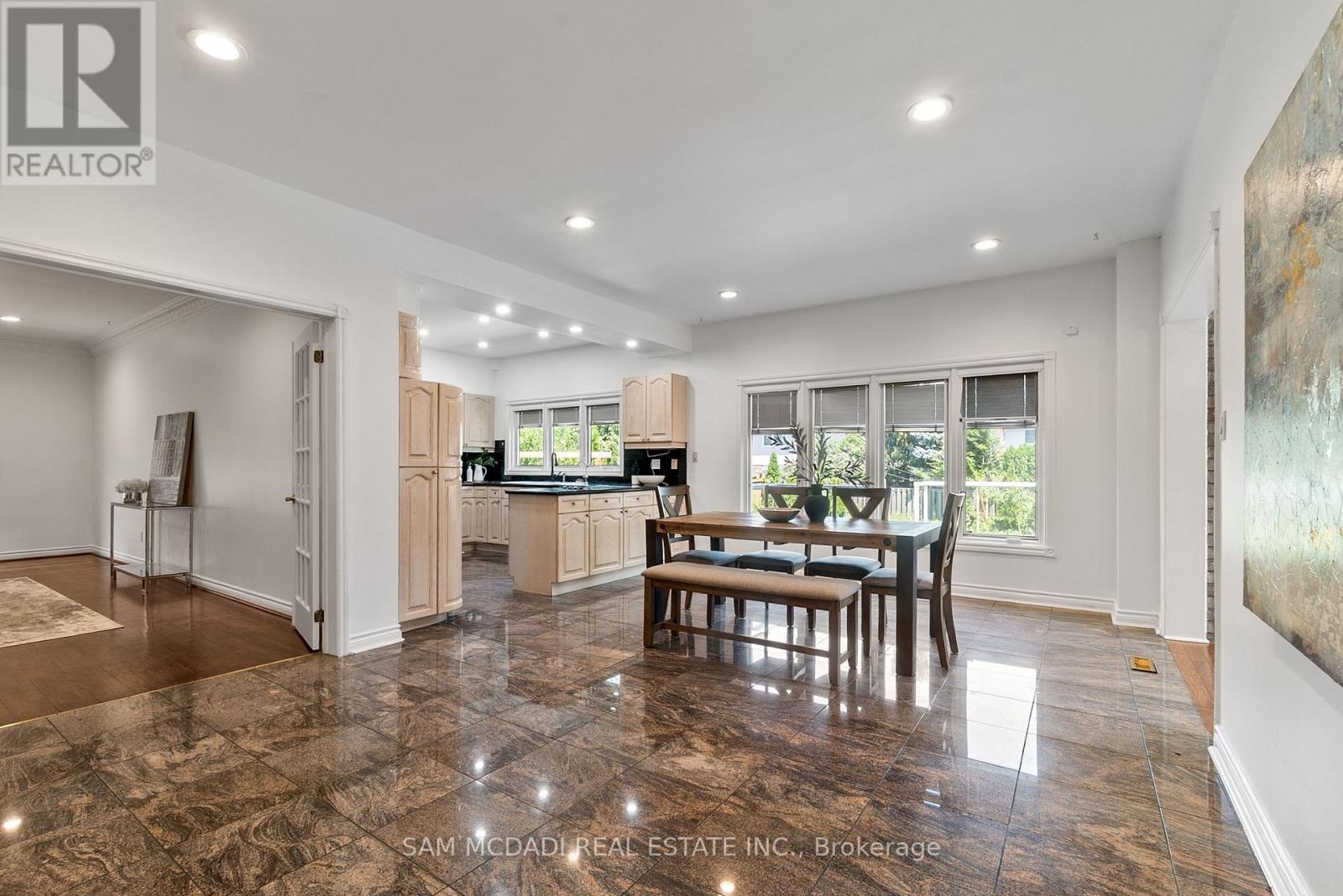 2339 Glengarry Road, Mississauga (Erindale), Ontario  L5C 1Y1 - Photo 10 - W12442701