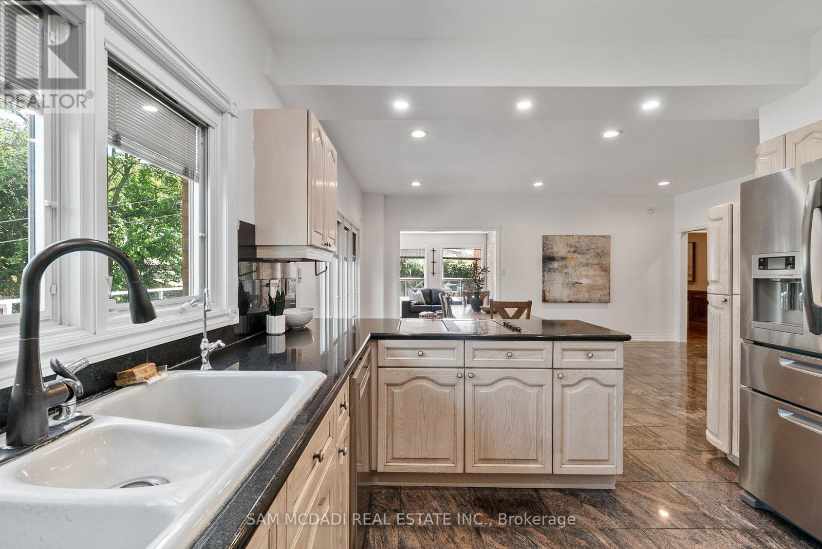 2339 Glengarry Road, Mississauga (Erindale), Ontario  L5C 1Y1 - Photo 13 - W12442701