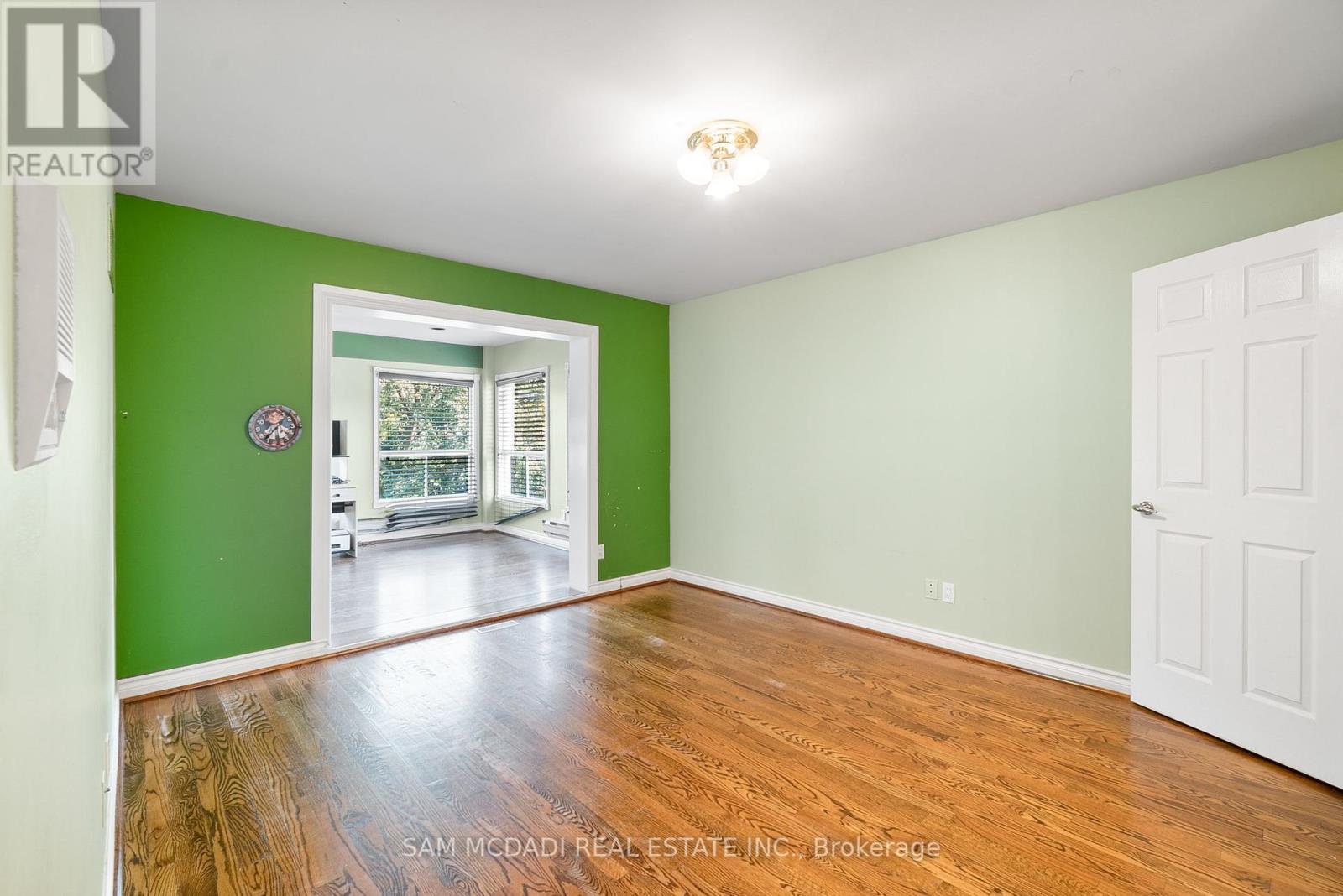 2339 Glengarry Road, Mississauga (Erindale), Ontario  L5C 1Y1 - Photo 20 - W12442701