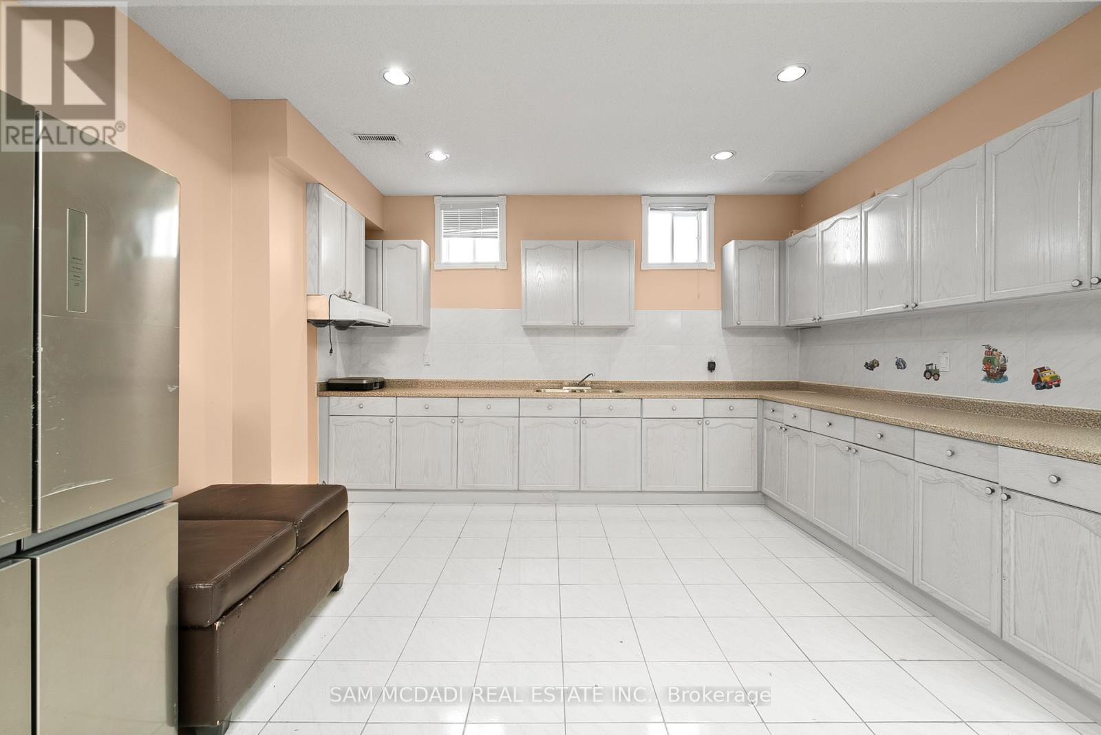 2339 Glengarry Road, Mississauga (Erindale), Ontario  L5C 1Y1 - Photo 24 - W12442701