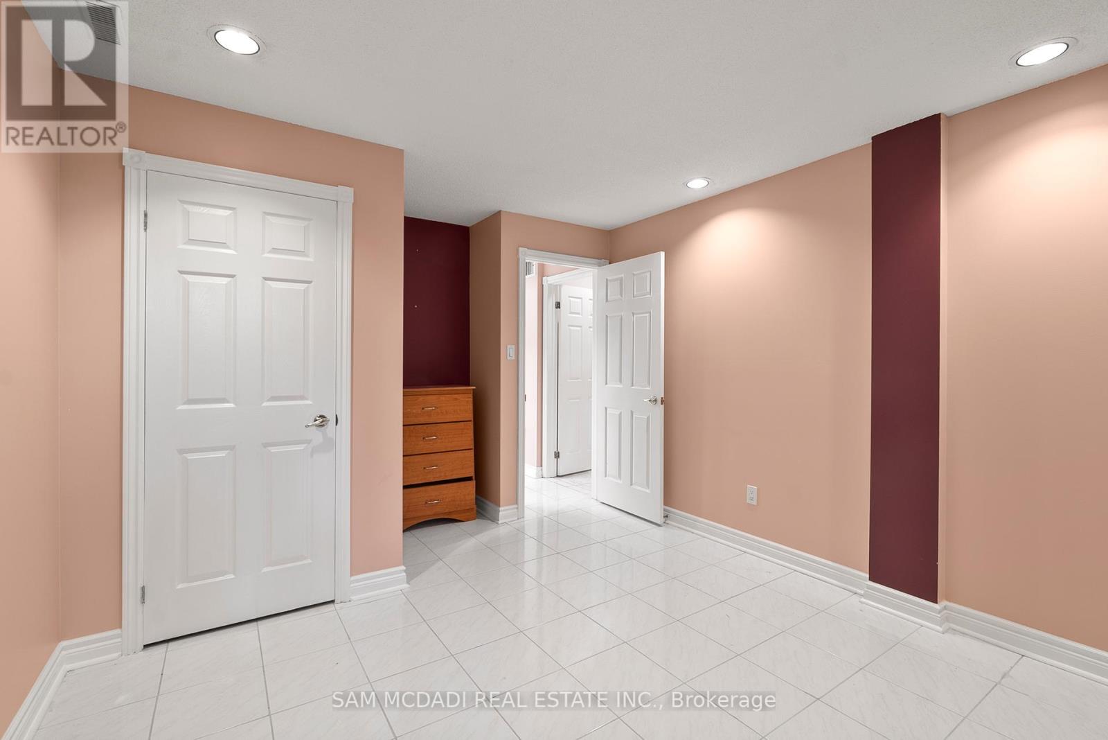 2339 Glengarry Road, Mississauga (Erindale), Ontario  L5C 1Y1 - Photo 31 - W12442701