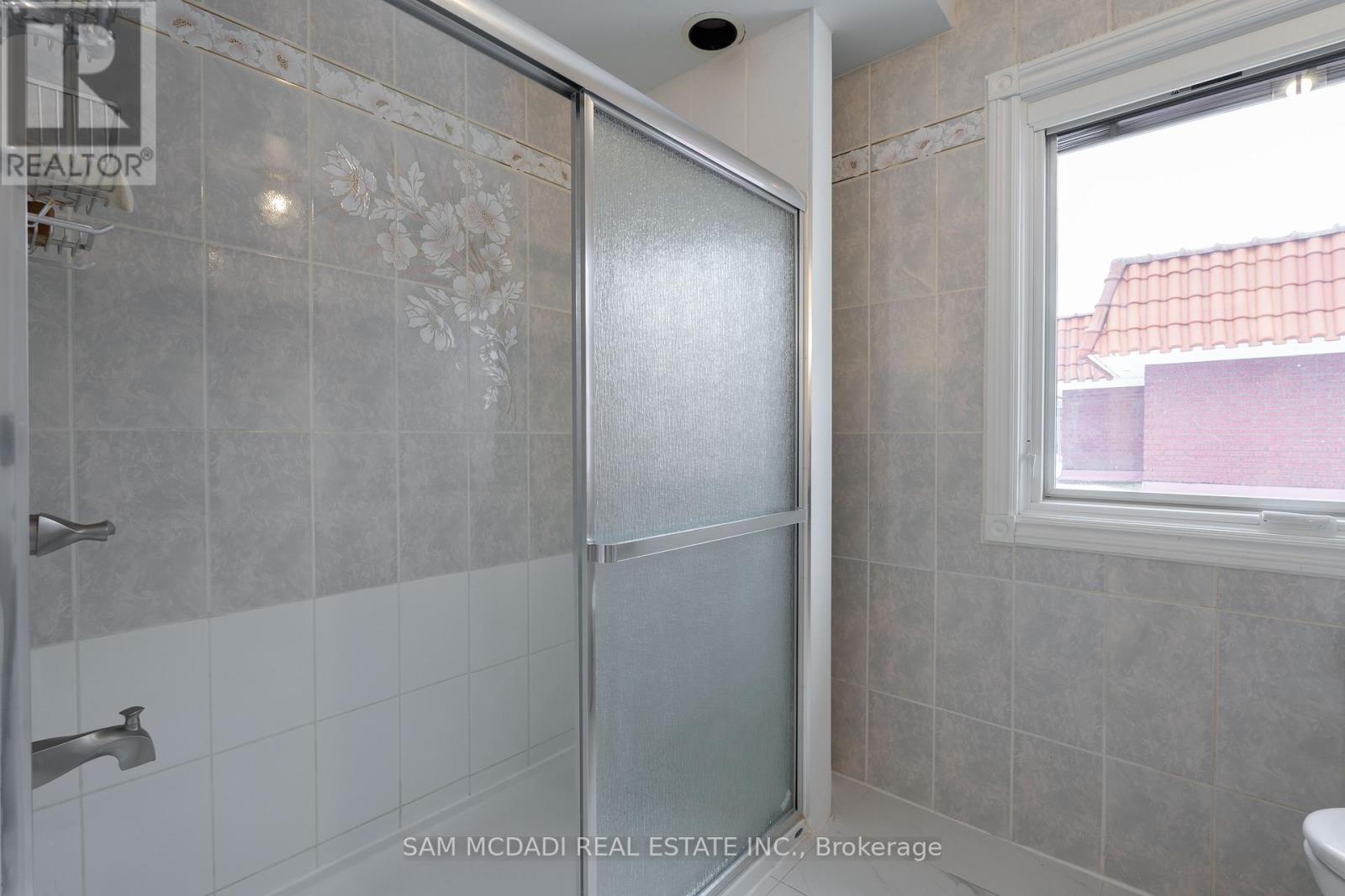 2339 Glengarry Road, Mississauga (Erindale), Ontario  L5C 1Y1 - Photo 35 - W12442701