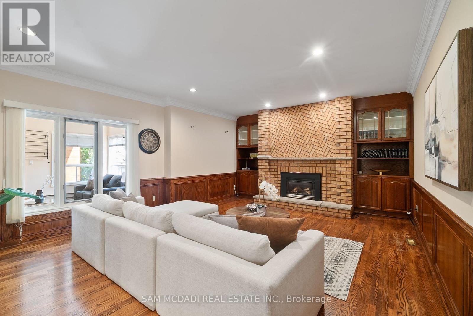 2339 Glengarry Road, Mississauga (Erindale), Ontario  L5C 1Y1 - Photo 6 - W12442701