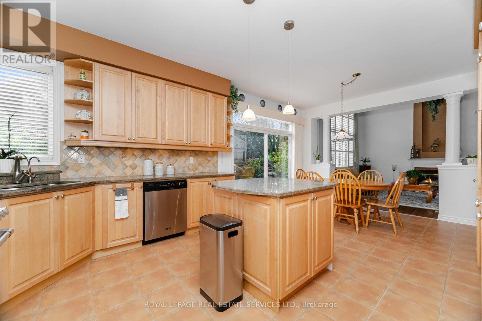 3474 Wavecrest Street, Oakville (Br Bronte), Ontario  L6L 6T7 - Photo 11 - W12442712