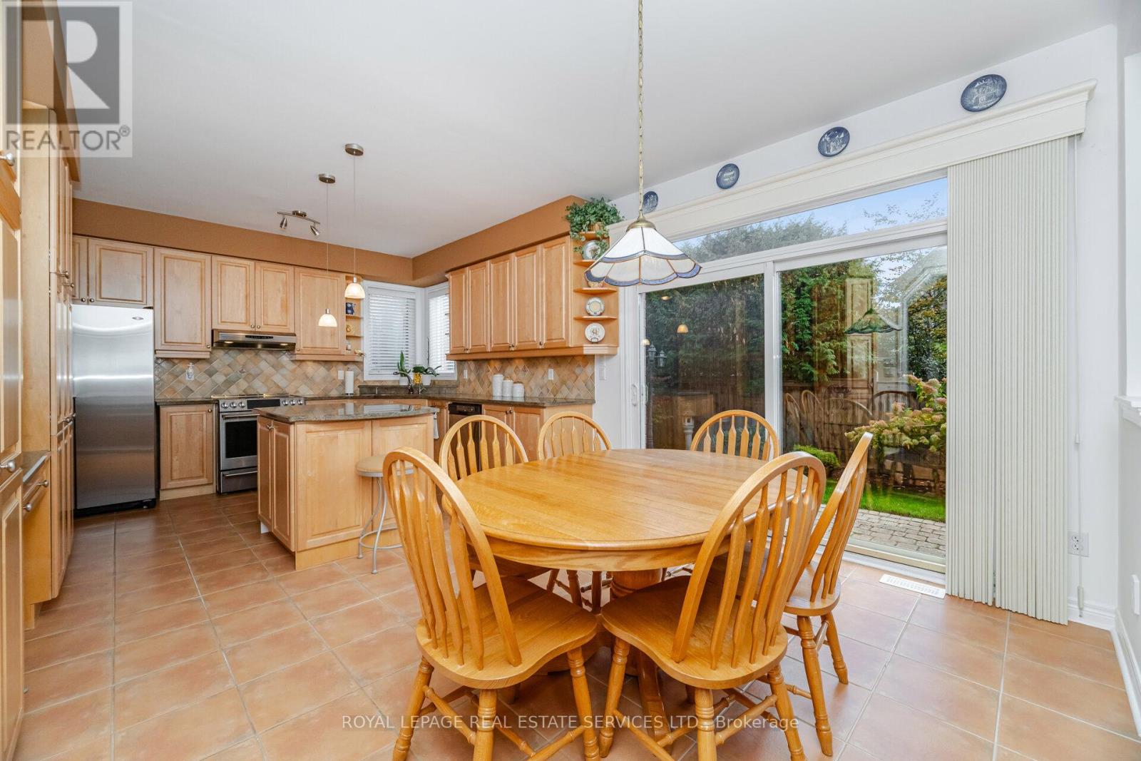 3474 Wavecrest Street, Oakville (Br Bronte), Ontario  L6L 6T7 - Photo 12 - W12442712