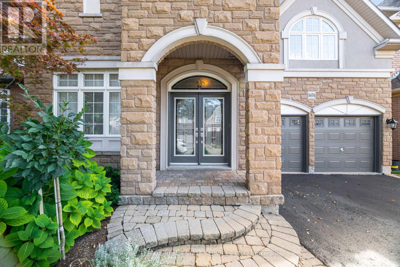 3474 Wavecrest Street, Oakville (Br Bronte), Ontario  L6L 6T7 - Photo 2 - W12442712
