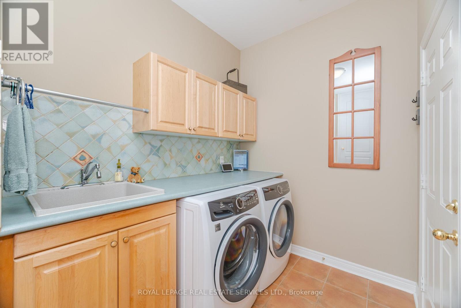 3474 Wavecrest Street, Oakville (Br Bronte), Ontario  L6L 6T7 - Photo 20 - W12442712