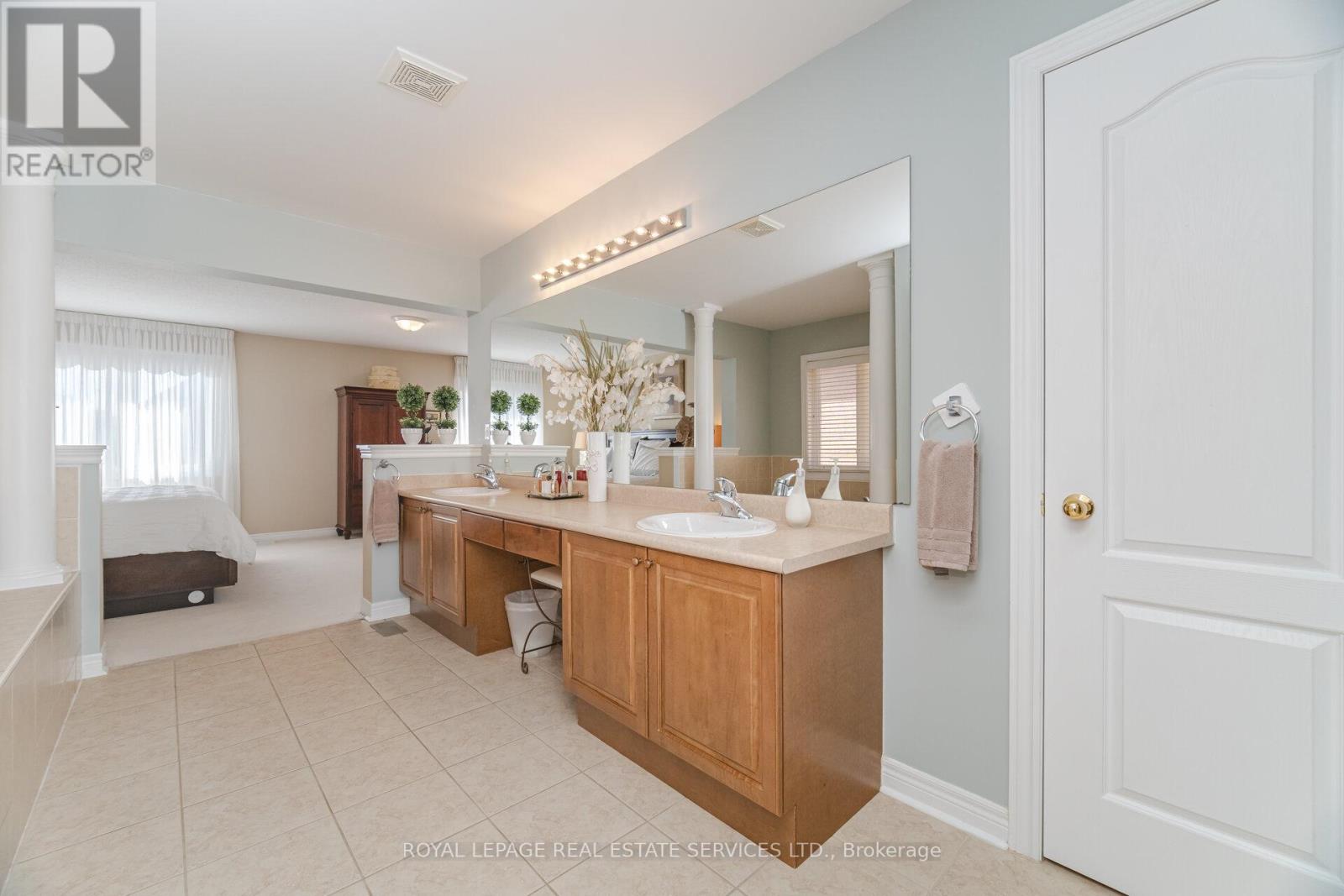 3474 Wavecrest Street, Oakville (Br Bronte), Ontario  L6L 6T7 - Photo 27 - W12442712