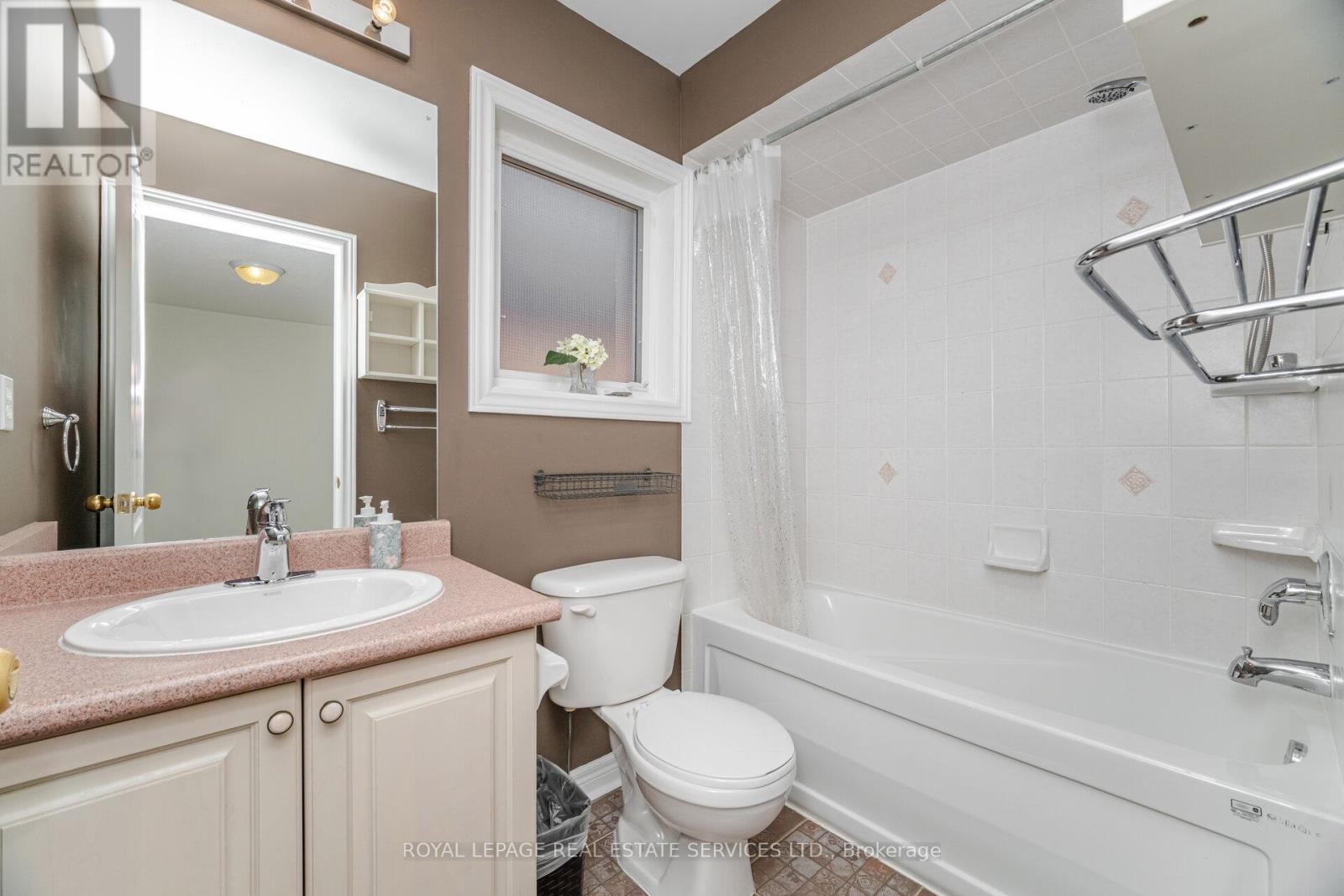 3474 Wavecrest Street, Oakville (Br Bronte), Ontario  L6L 6T7 - Photo 31 - W12442712
