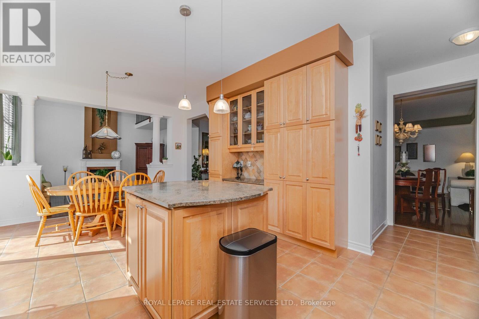 3474 Wavecrest Street, Oakville (Br Bronte), Ontario  L6L 6T7 - Photo 7 - W12442712