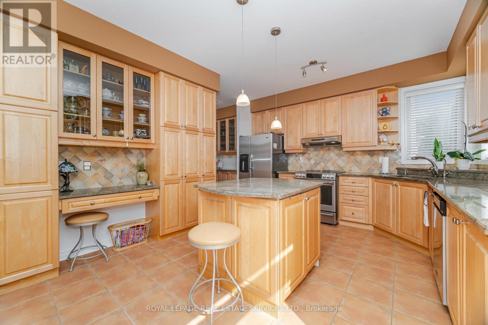 3474 Wavecrest Street, Oakville (Br Bronte), Ontario  L6L 6T7 - Photo 8 - W12442712
