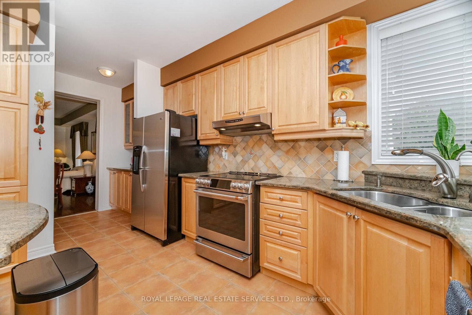 3474 Wavecrest Street, Oakville (Br Bronte), Ontario  L6L 6T7 - Photo 9 - W12442712