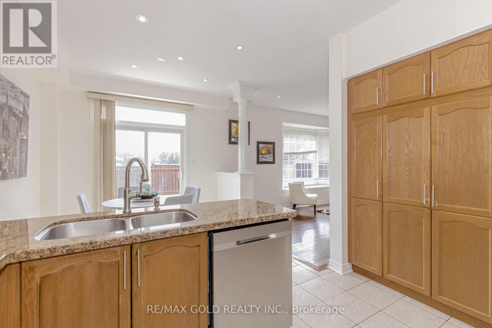 22 Ungava Bay Road, Brampton (Sandringham-Wellington), Ontario  L6R 3M5 - Photo 13 - W12442766