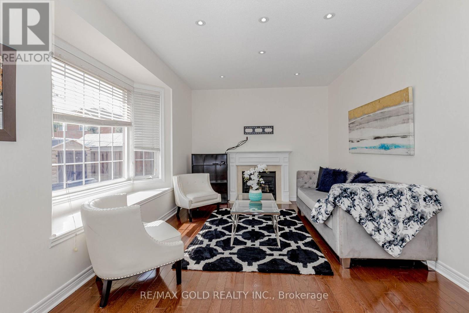 22 Ungava Bay Road, Brampton (Sandringham-Wellington), Ontario  L6R 3M5 - Photo 8 - W12442766