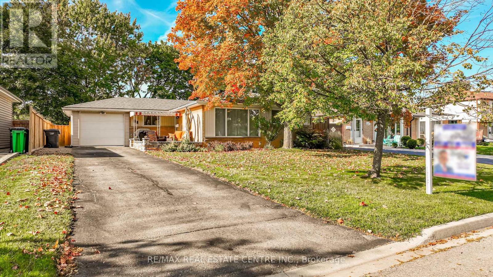 23 Bedford Crescent, Brampton (Avondale), Ontario  L6T 1R5 - Photo 1 - W12442770