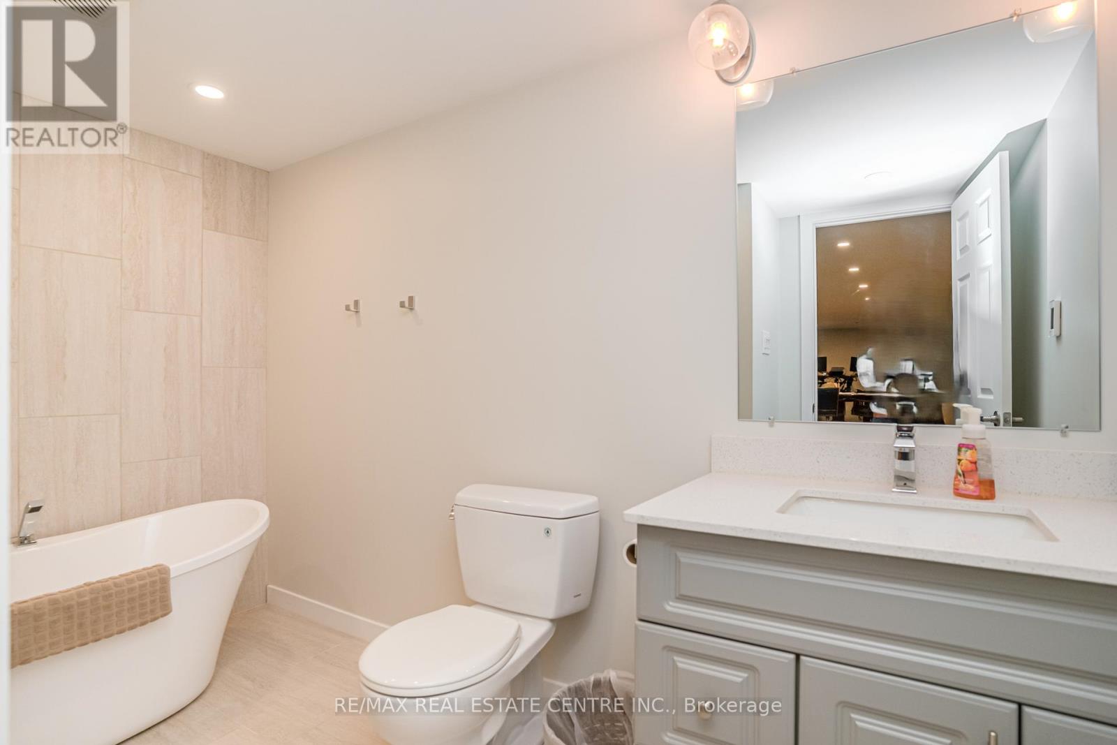23 Bedford Crescent, Brampton (Avondale), Ontario  L6T 1R5 - Photo 31 - W12442770