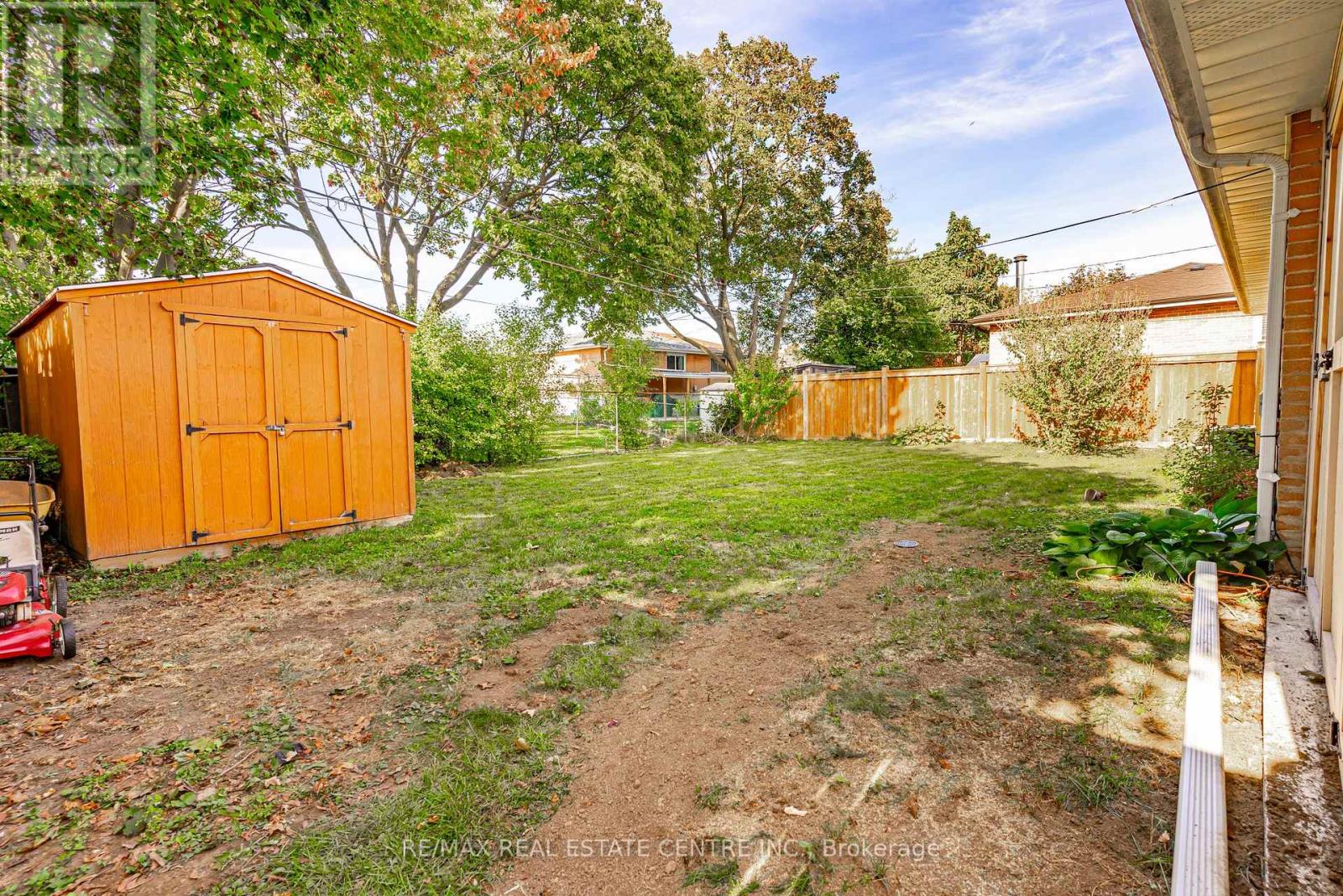 23 Bedford Crescent, Brampton (Avondale), Ontario  L6T 1R5 - Photo 36 - W12442770