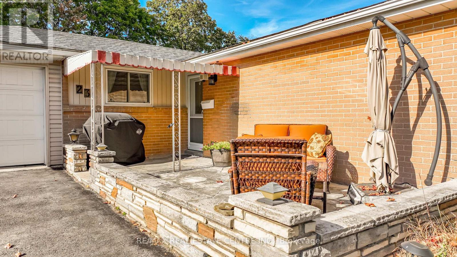 23 Bedford Crescent, Brampton (Avondale), Ontario  L6T 1R5 - Photo 4 - W12442770