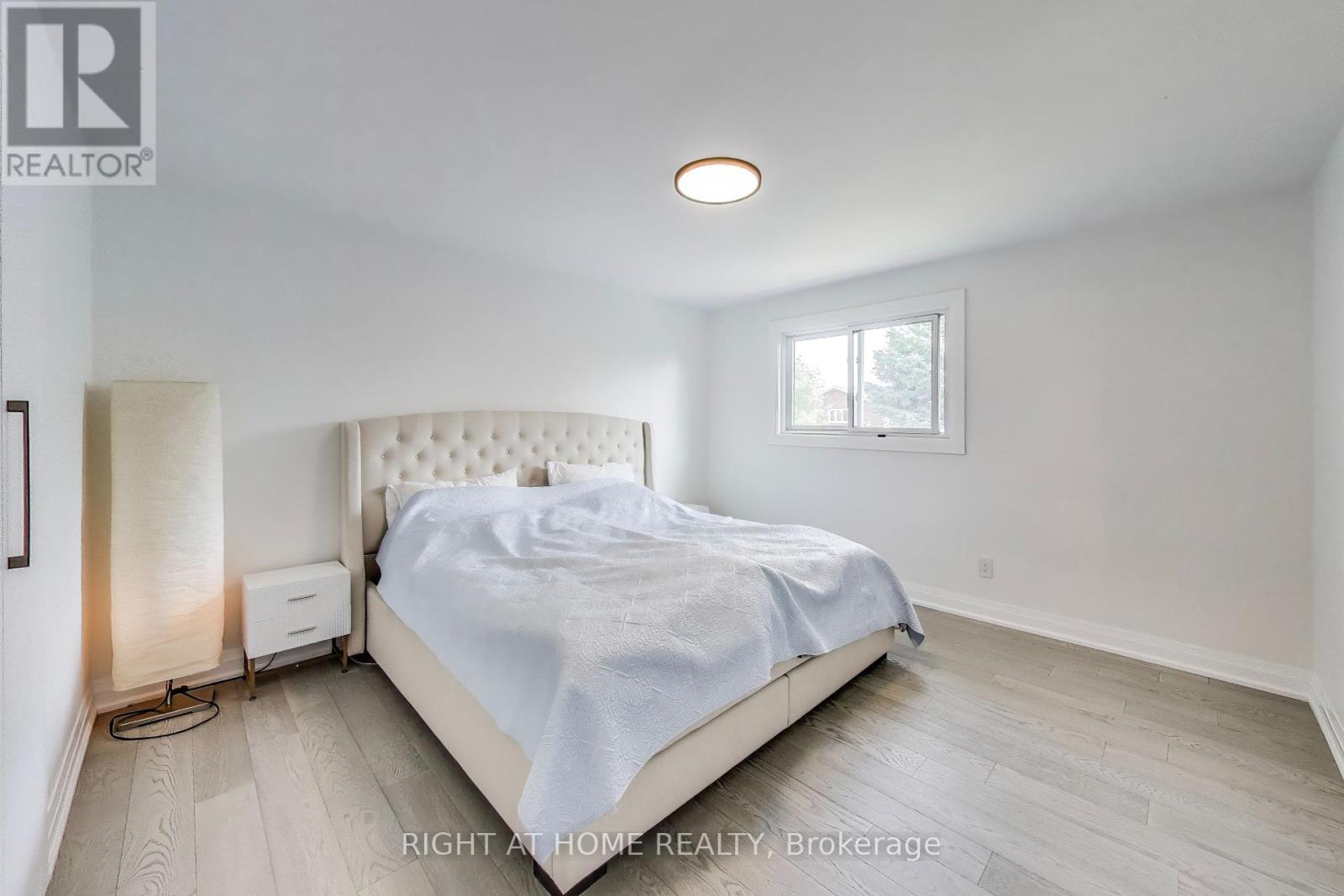 494 Meadows Boulevard, Mississauga (Rathwood), Ontario  L4Z 1G6 - Photo 10 - W12442773
