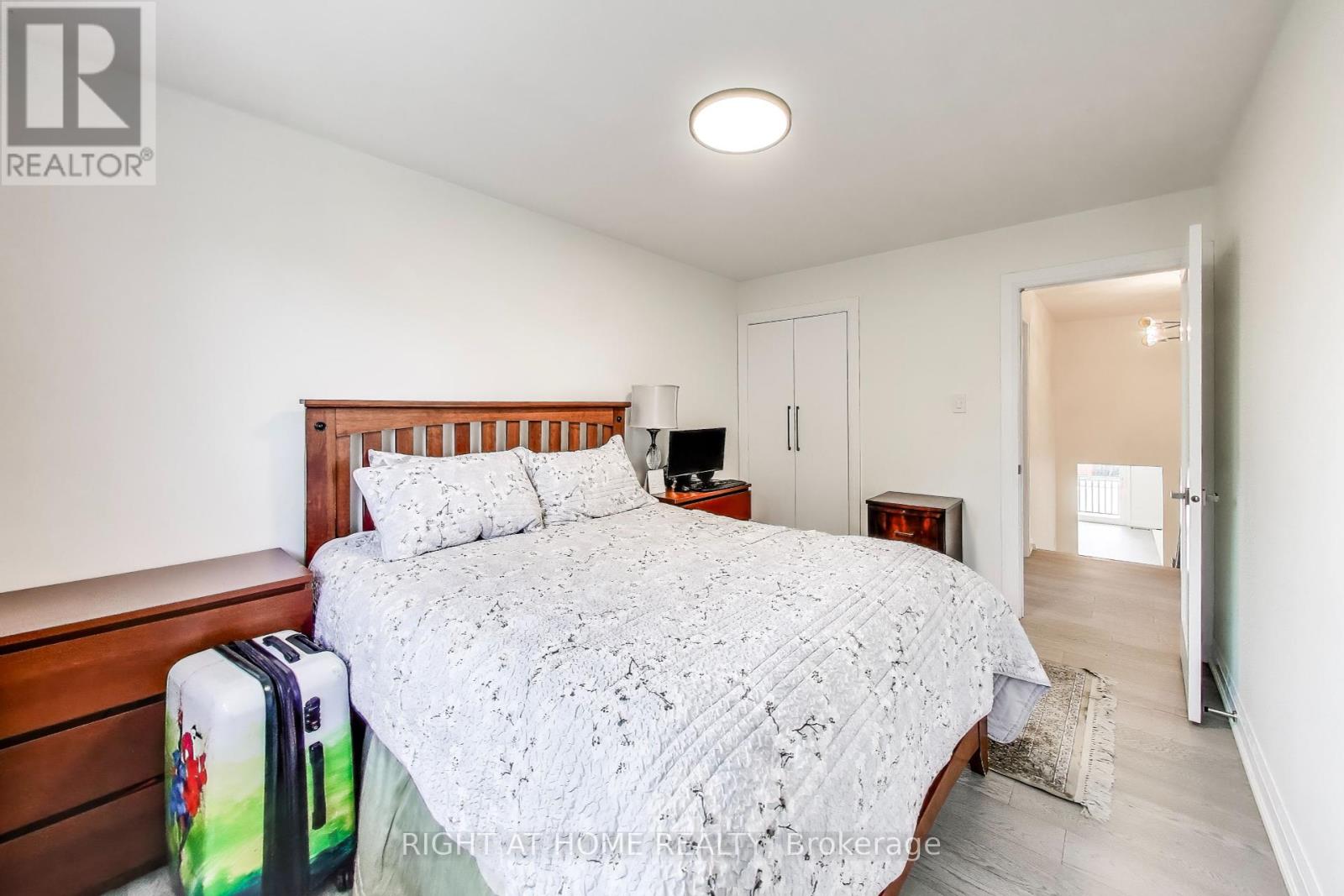 494 Meadows Boulevard, Mississauga (Rathwood), Ontario  L4Z 1G6 - Photo 13 - W12442773