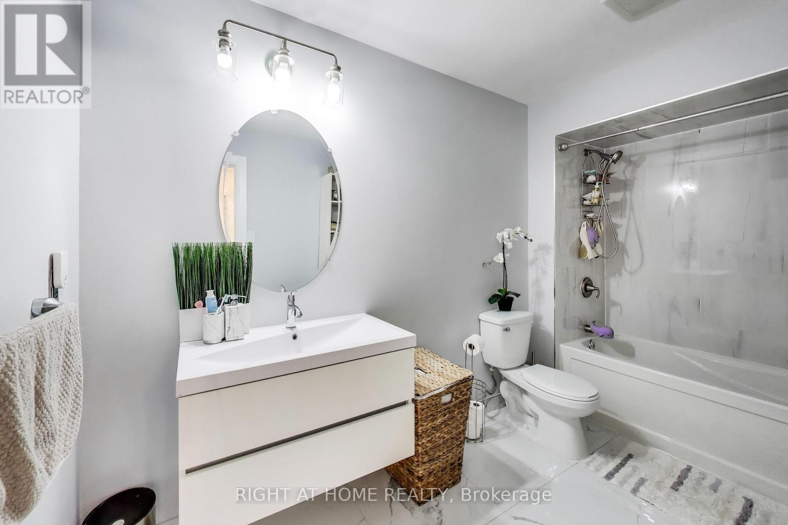 494 Meadows Boulevard, Mississauga (Rathwood), Ontario  L4Z 1G6 - Photo 16 - W12442773