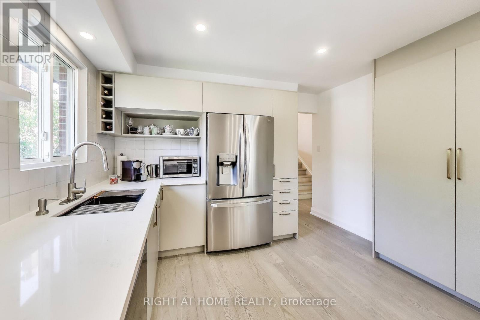 494 Meadows Boulevard, Mississauga (Rathwood), Ontario  L4Z 1G6 - Photo 6 - W12442773