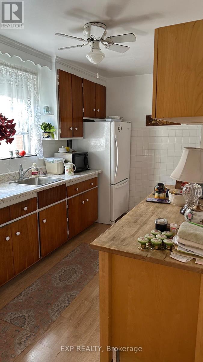 546 Mc Roberts Avenue N, Toronto (Caledonia-Fairbank), Ontario  M6E 4R6 - Photo 10 - W12442782