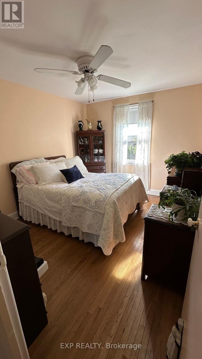 546 Mc Roberts Avenue N, Toronto (Caledonia-Fairbank), Ontario  M6E 4R6 - Photo 11 - W12442782