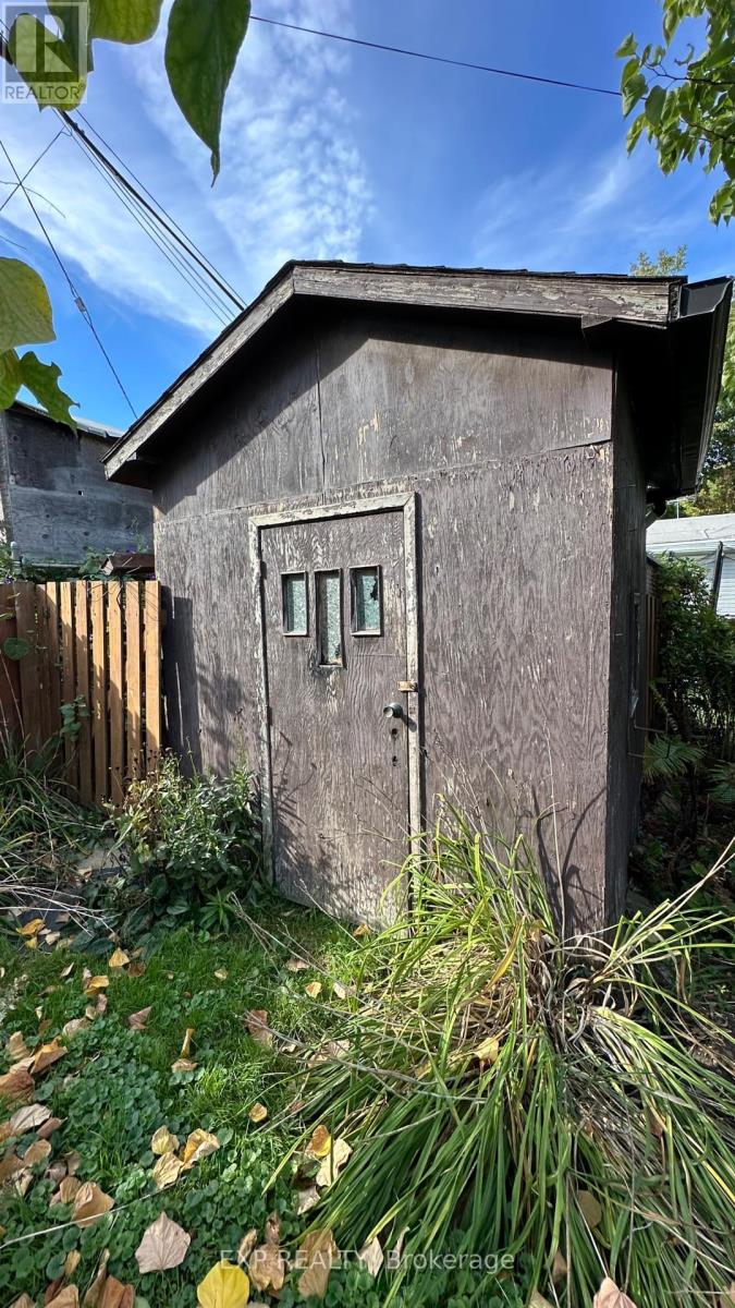 546 Mc Roberts Avenue N, Toronto (Caledonia-Fairbank), Ontario  M6E 4R6 - Photo 13 - W12442782