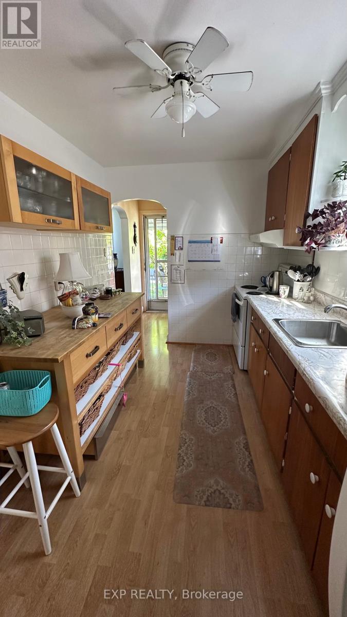 546 Mc Roberts Avenue N, Toronto (Caledonia-Fairbank), Ontario  M6E 4R6 - Photo 8 - W12442782