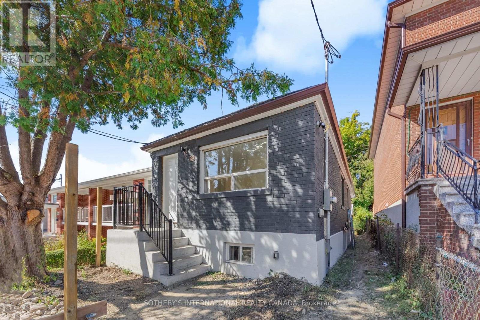 70 Dunraven Drive, Toronto (Keelesdale-Eglinton West), Ontario  M6M 1H2 - Photo 12 - W12442783