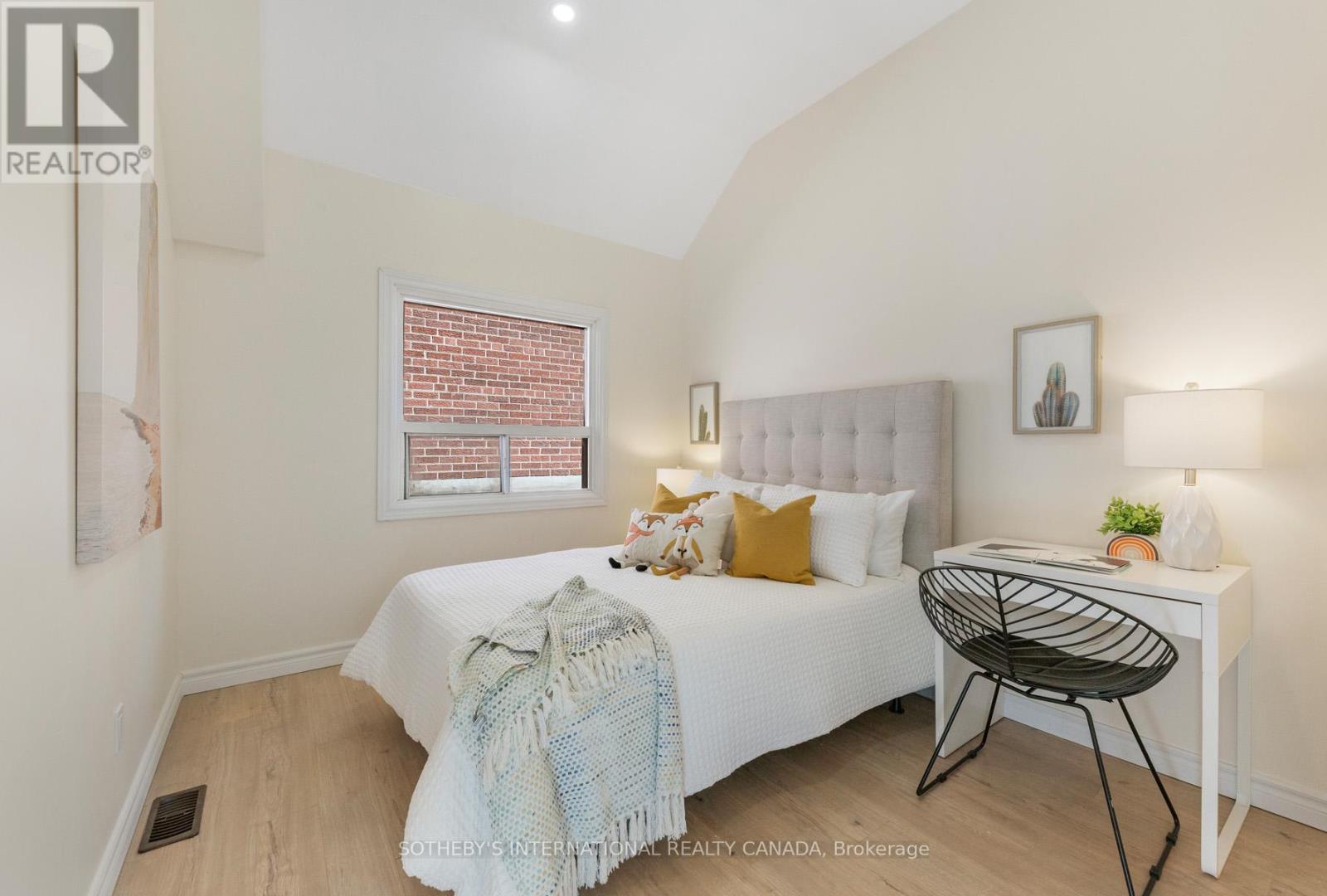 70 Dunraven Drive, Toronto (Keelesdale-Eglinton West), Ontario  M6M 1H2 - Photo 9 - W12442783