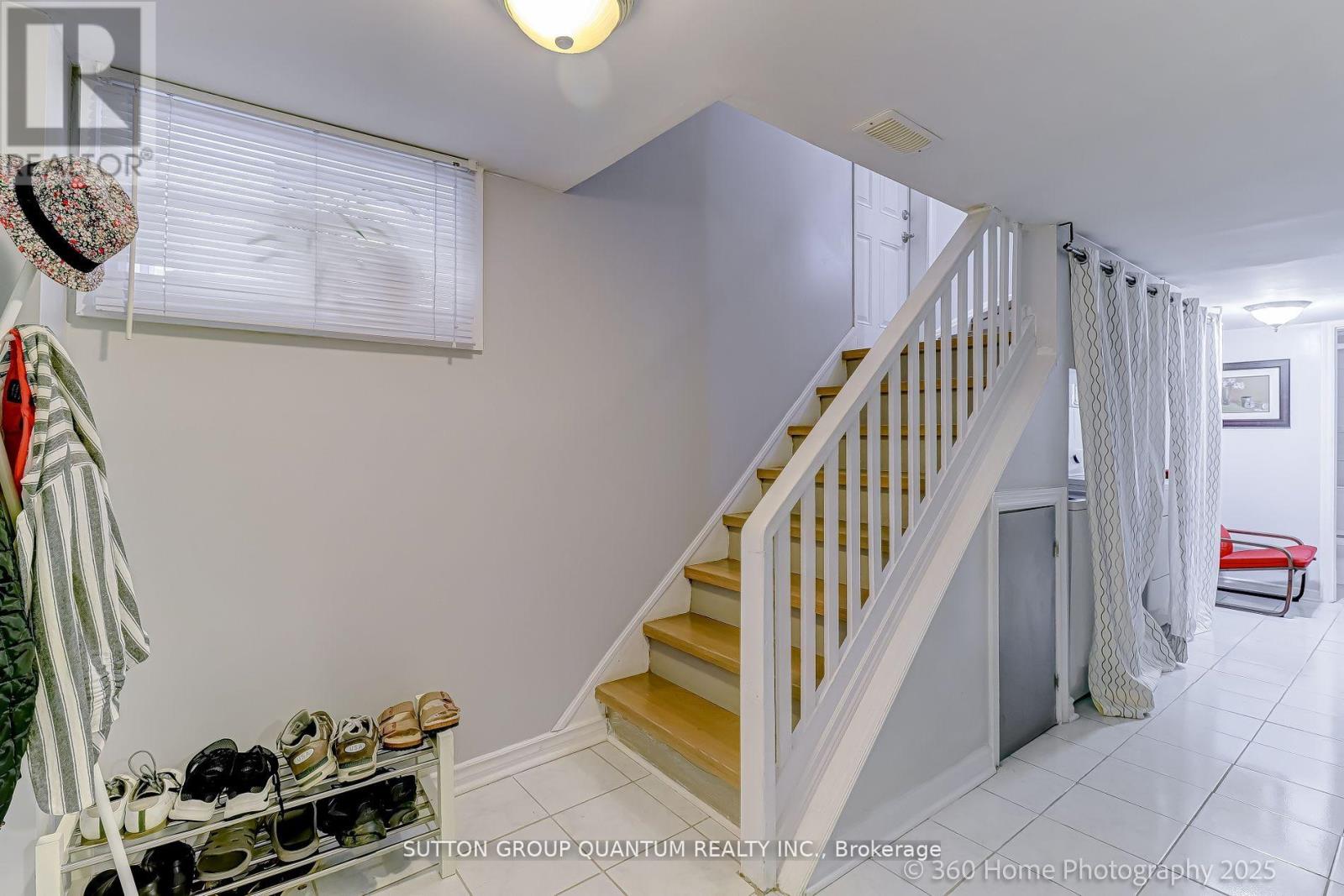 74 Cliff Street, Toronto (Rockcliffe-Smythe), Ontario  M6N 4M1 - Photo 17 - W12442797