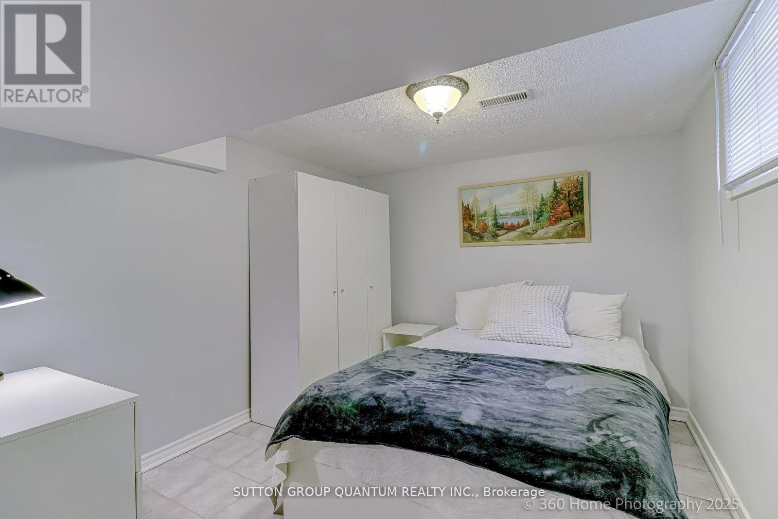 74 Cliff Street, Toronto (Rockcliffe-Smythe), Ontario  M6N 4M1 - Photo 18 - W12442797