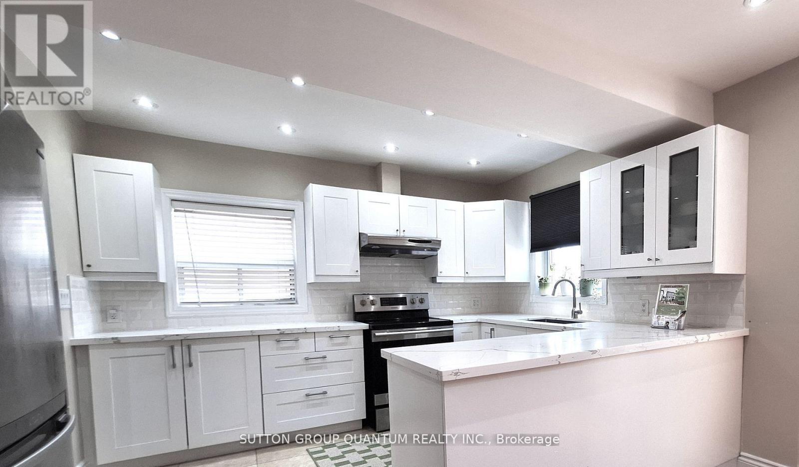 74 Cliff Street, Toronto (Rockcliffe-Smythe), Ontario  M6N 4M1 - Photo 6 - W12442797