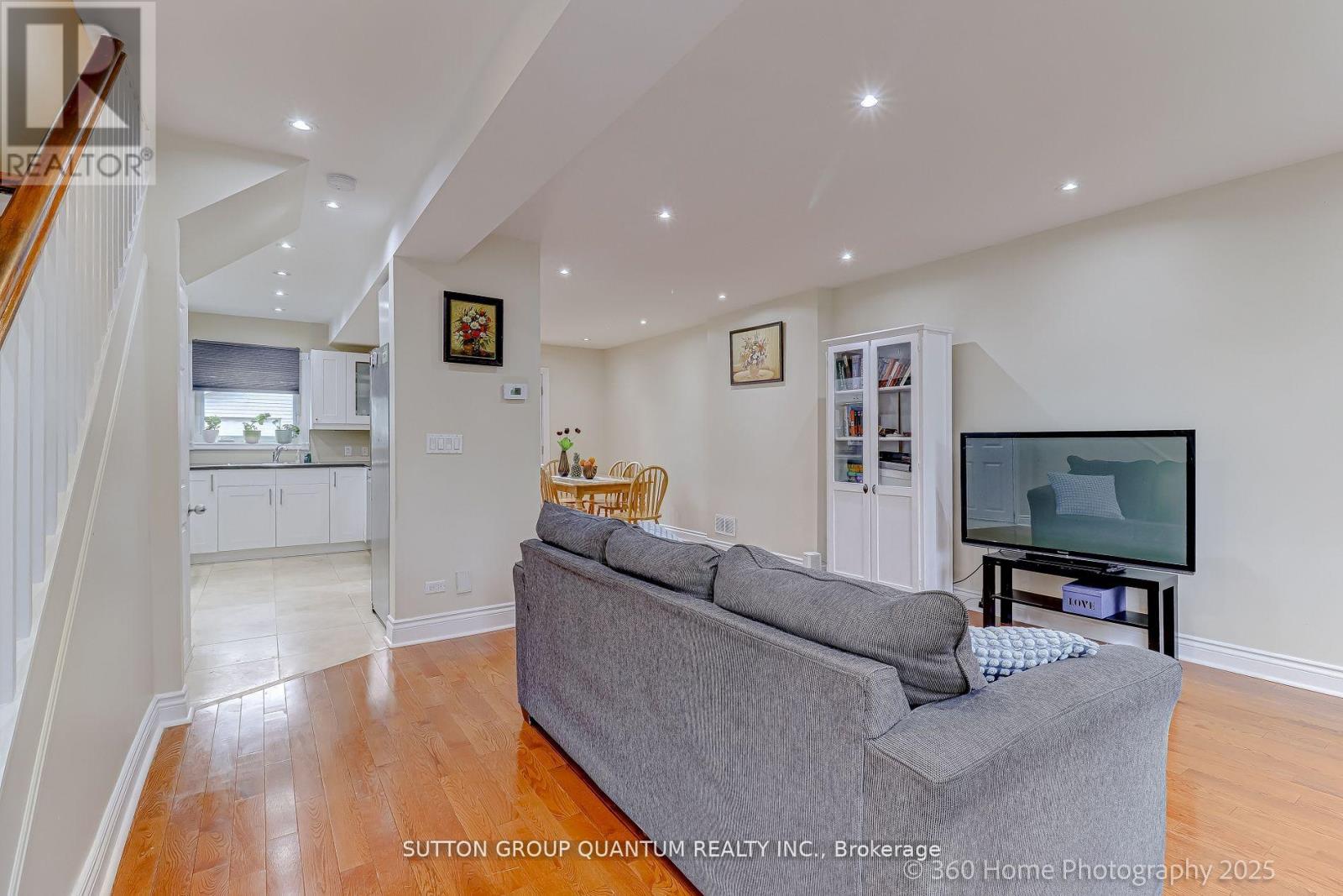 74 Cliff Street, Toronto (Rockcliffe-Smythe), Ontario  M6N 4M1 - Photo 9 - W12442797