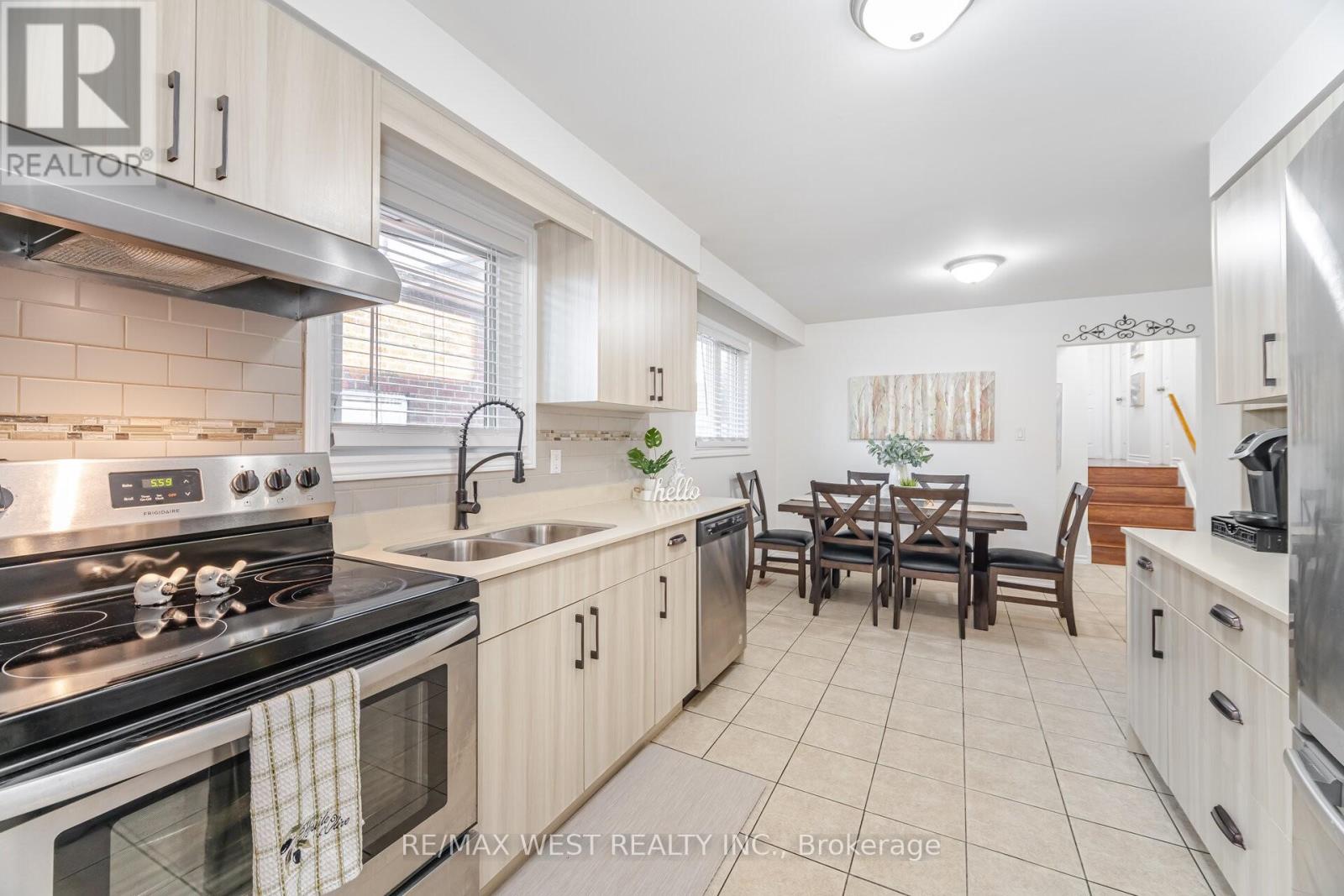 17 Malcolm Crescent, Brampton (Central Park), Ontario  L6S 3C7 - Photo 13 - W12442809