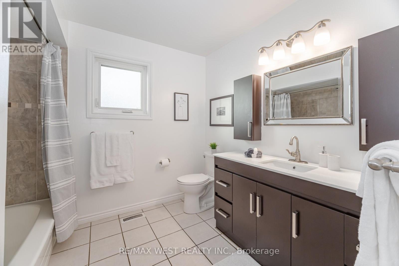 17 Malcolm Crescent, Brampton (Central Park), Ontario  L6S 3C7 - Photo 21 - W12442809