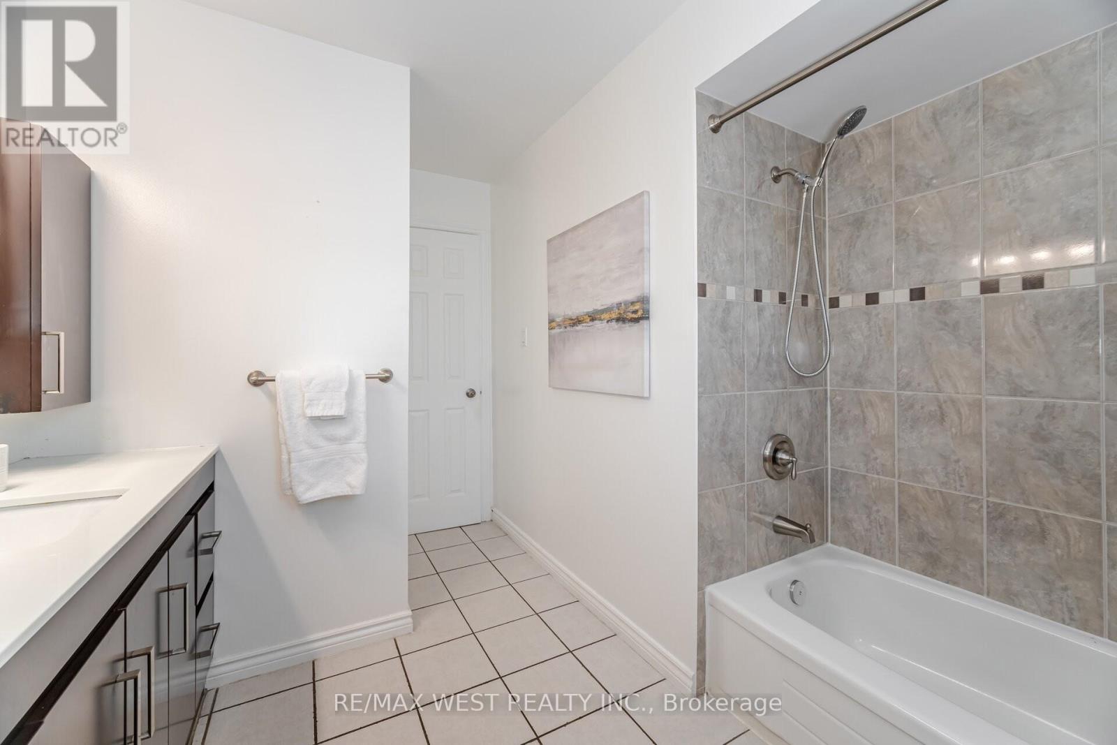 17 Malcolm Crescent, Brampton (Central Park), Ontario  L6S 3C7 - Photo 22 - W12442809