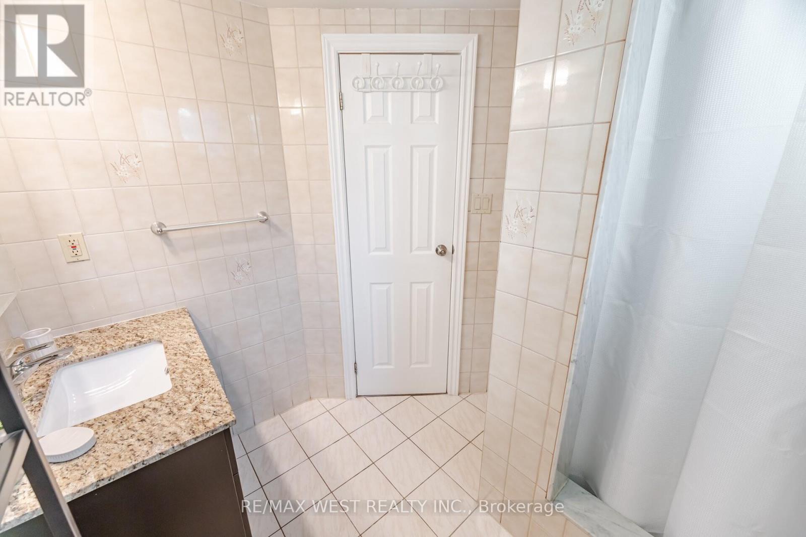 17 Malcolm Crescent, Brampton (Central Park), Ontario  L6S 3C7 - Photo 27 - W12442809