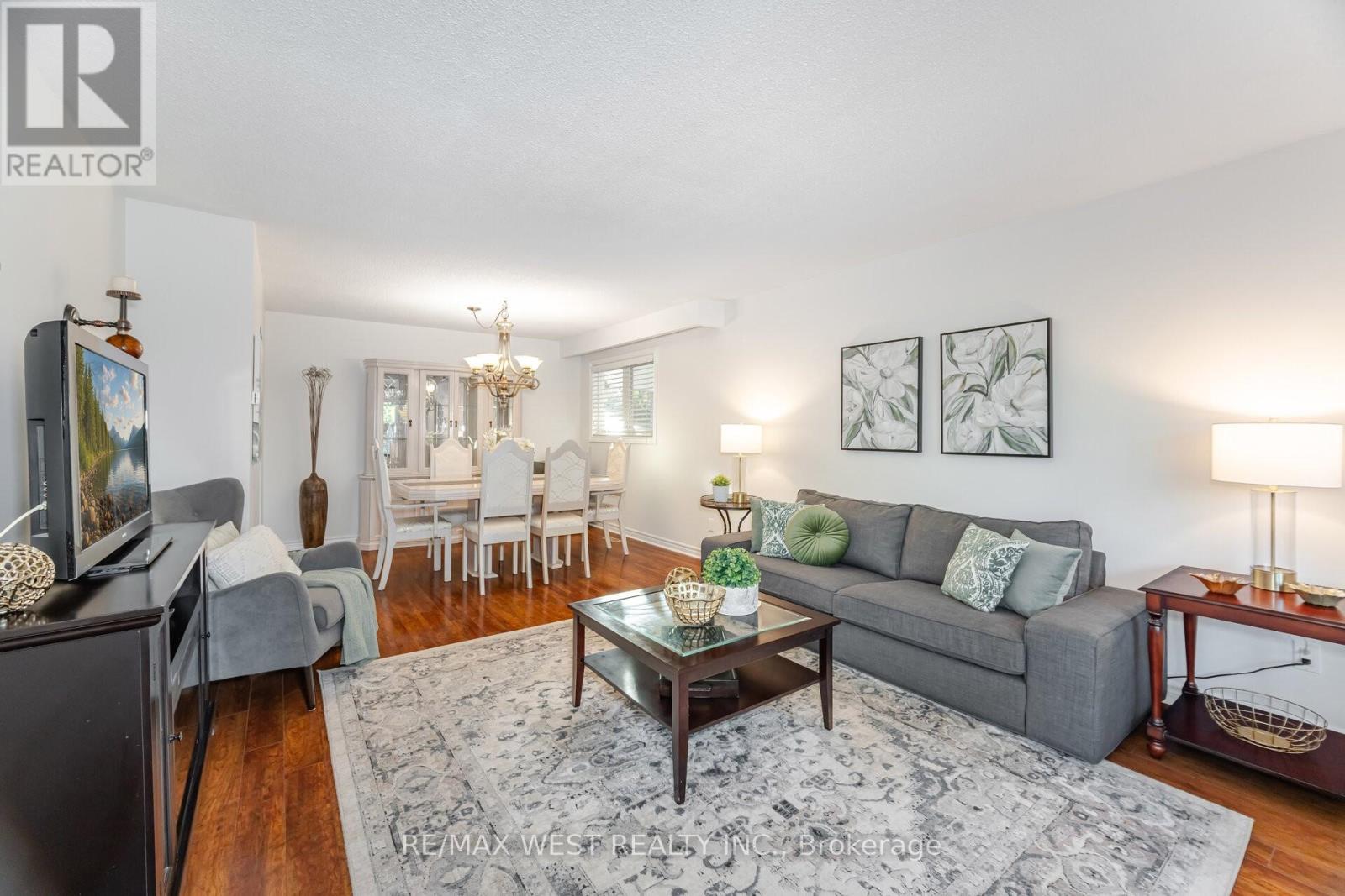 17 Malcolm Crescent, Brampton (Central Park), Ontario  L6S 3C7 - Photo 8 - W12442809