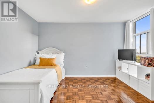 1004 - 44 Longbourne Drive, Toronto (Willowridge-Martingrove-Richview), Ontario  M9R 2M7 - Photo 15 - W12442821
