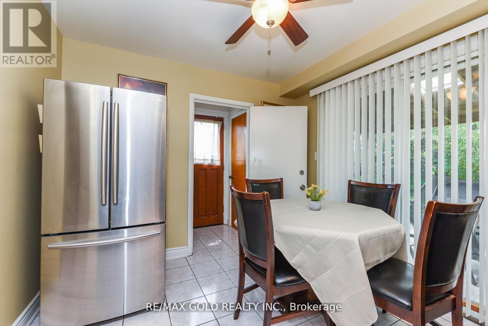 3507 Laddie Crescent, Mississauga (Malton), Ontario  L4T 1N2 - Photo 13 - W12442823