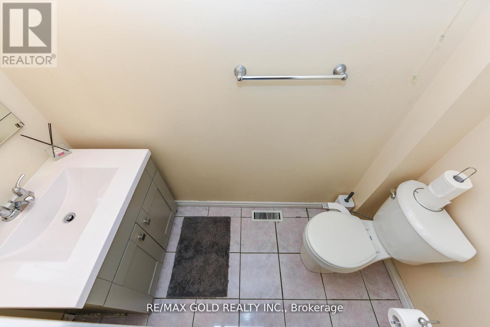 3507 Laddie Crescent, Mississauga (Malton), Ontario  L4T 1N2 - Photo 14 - W12442823
